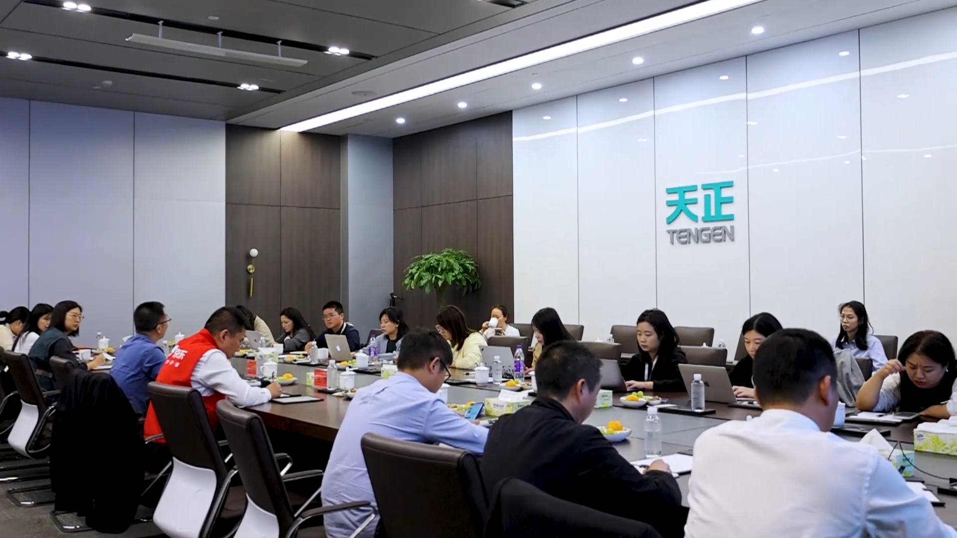 京东工业走进尊龙凯时官网，探访产业数智化之路！